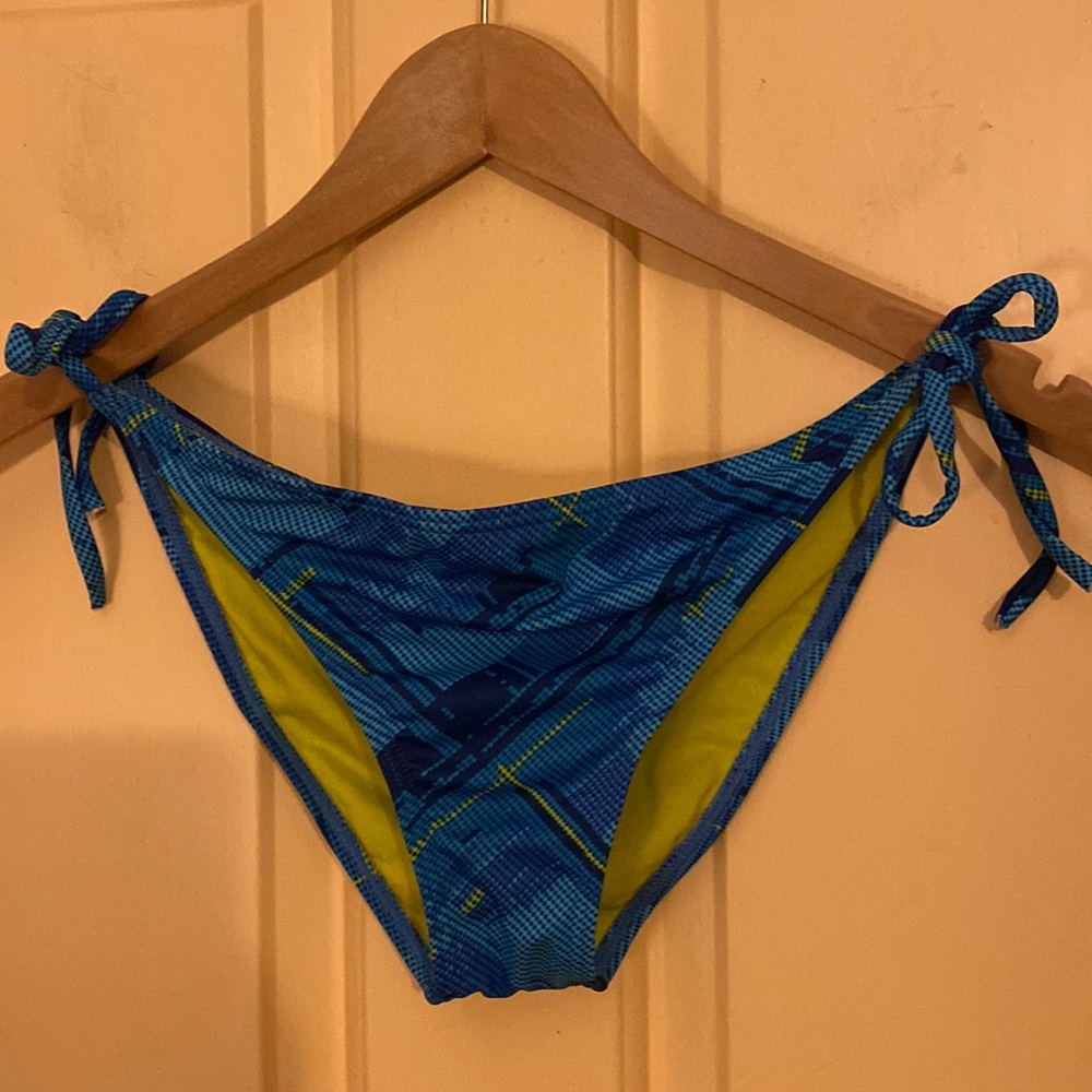 ⭐️Hurley String Bikini Bottoms Size M